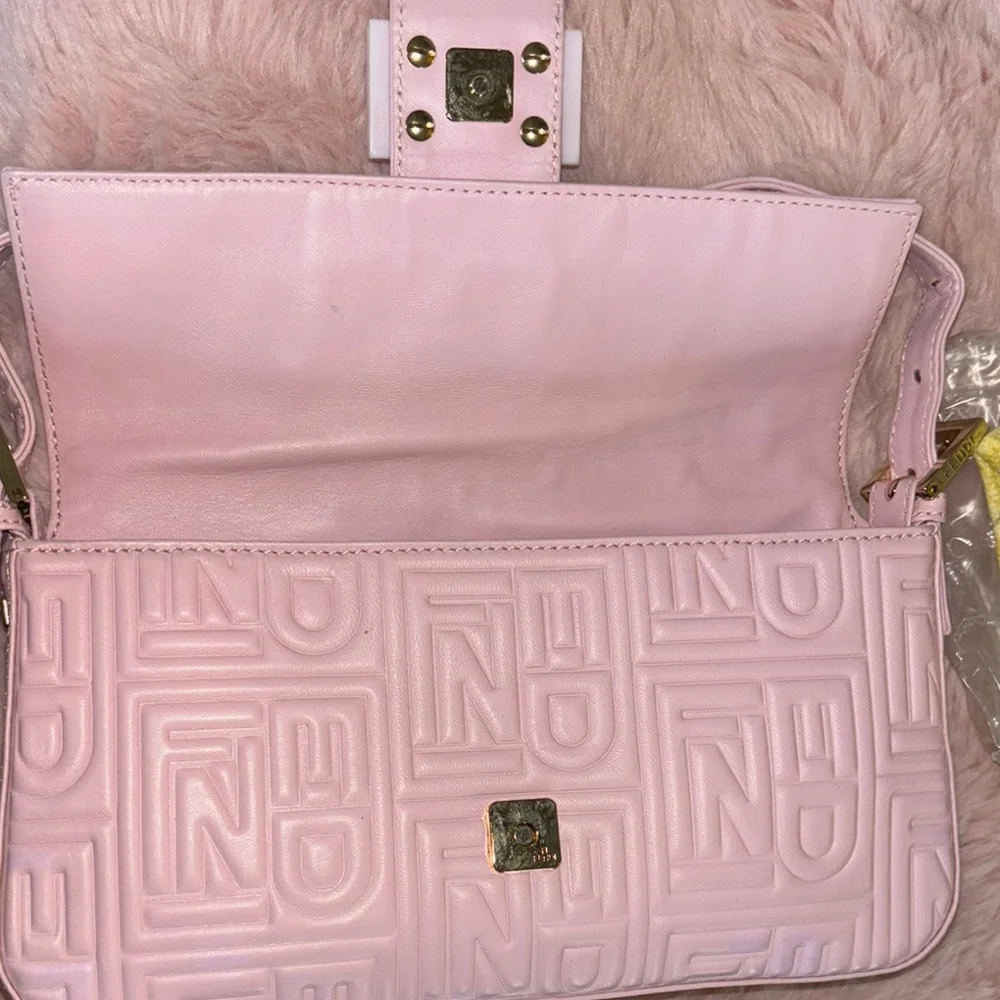 Fendi Logo Embossed Nappa Pink Leather Baguette - Picture 14 of 17